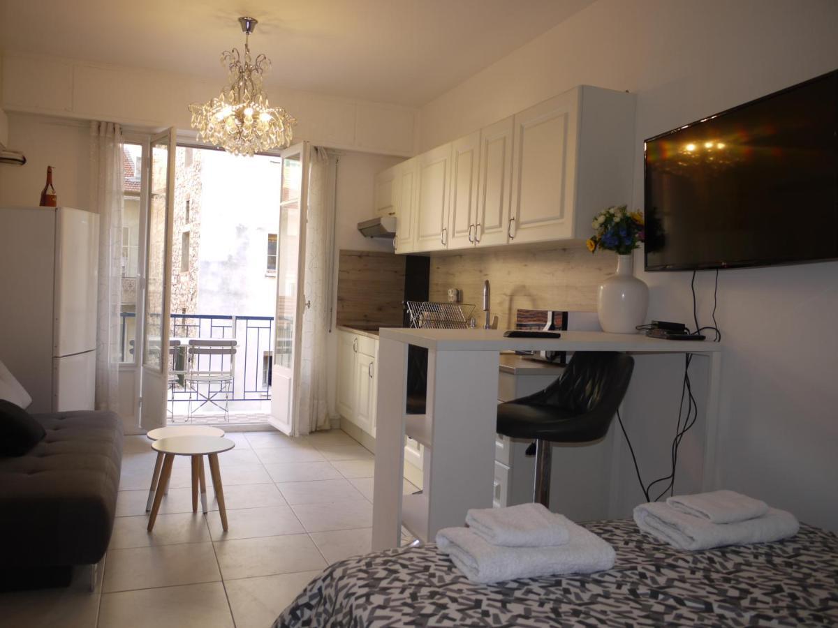 Beach - a modern studio flat in central Nisa Exterior foto