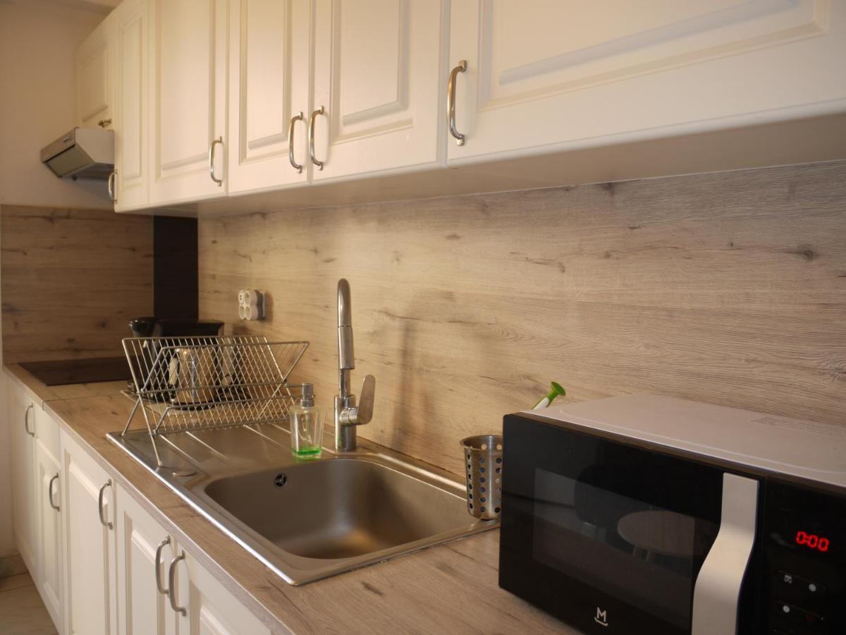 Beach - a modern studio flat in central Nisa Exterior foto