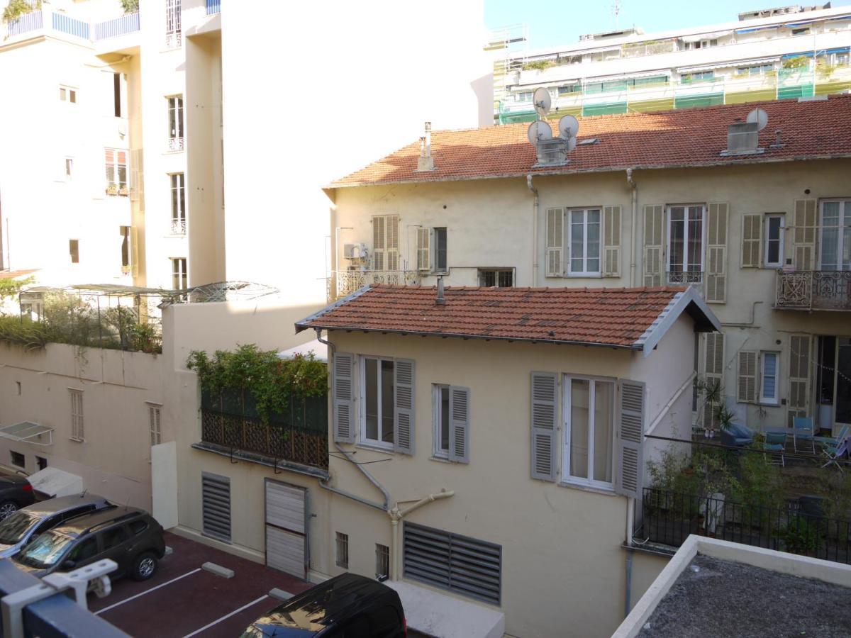 Beach - a modern studio flat in central Nisa Exterior foto