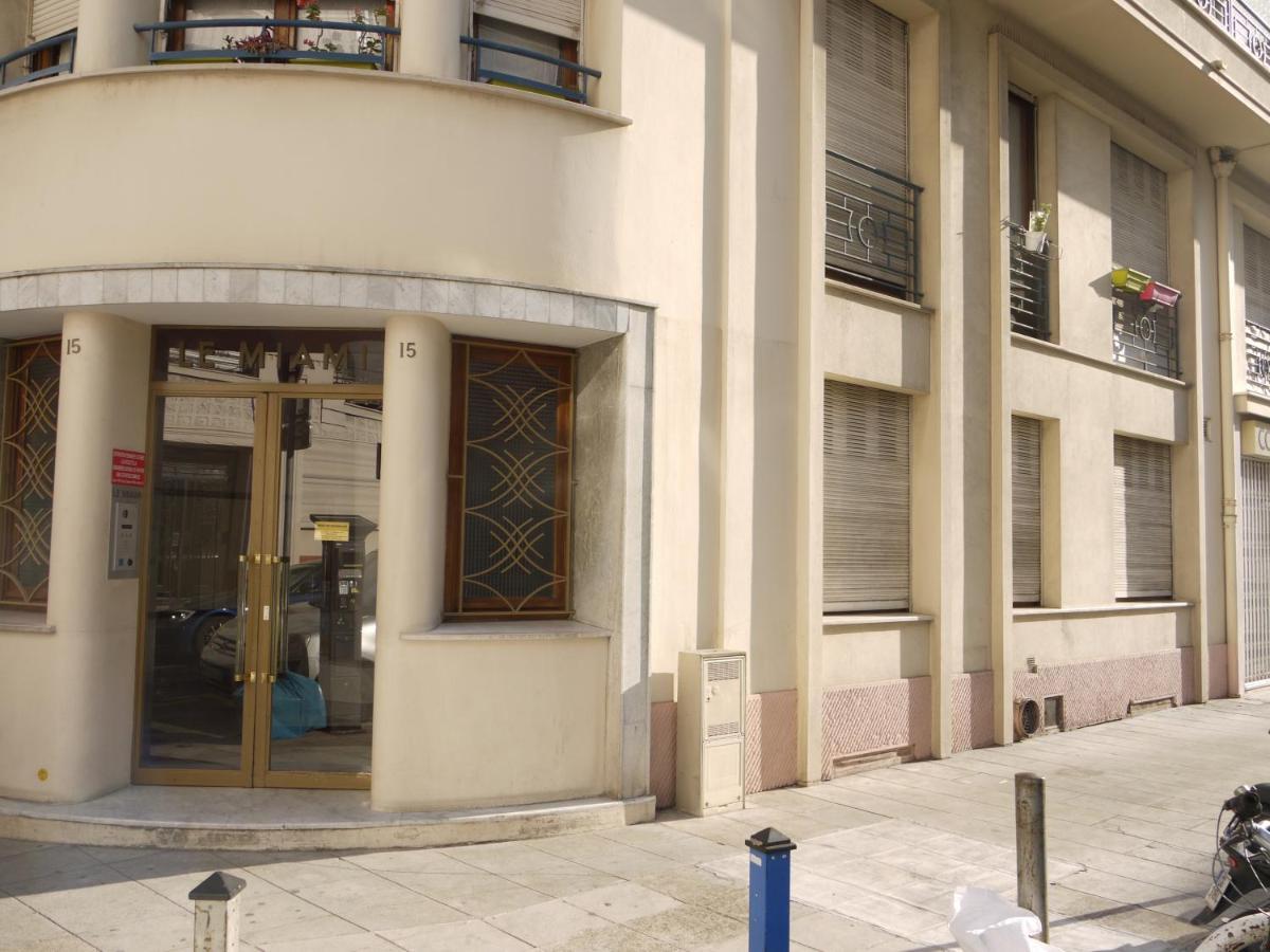 Beach - a modern studio flat in central Nisa Exterior foto