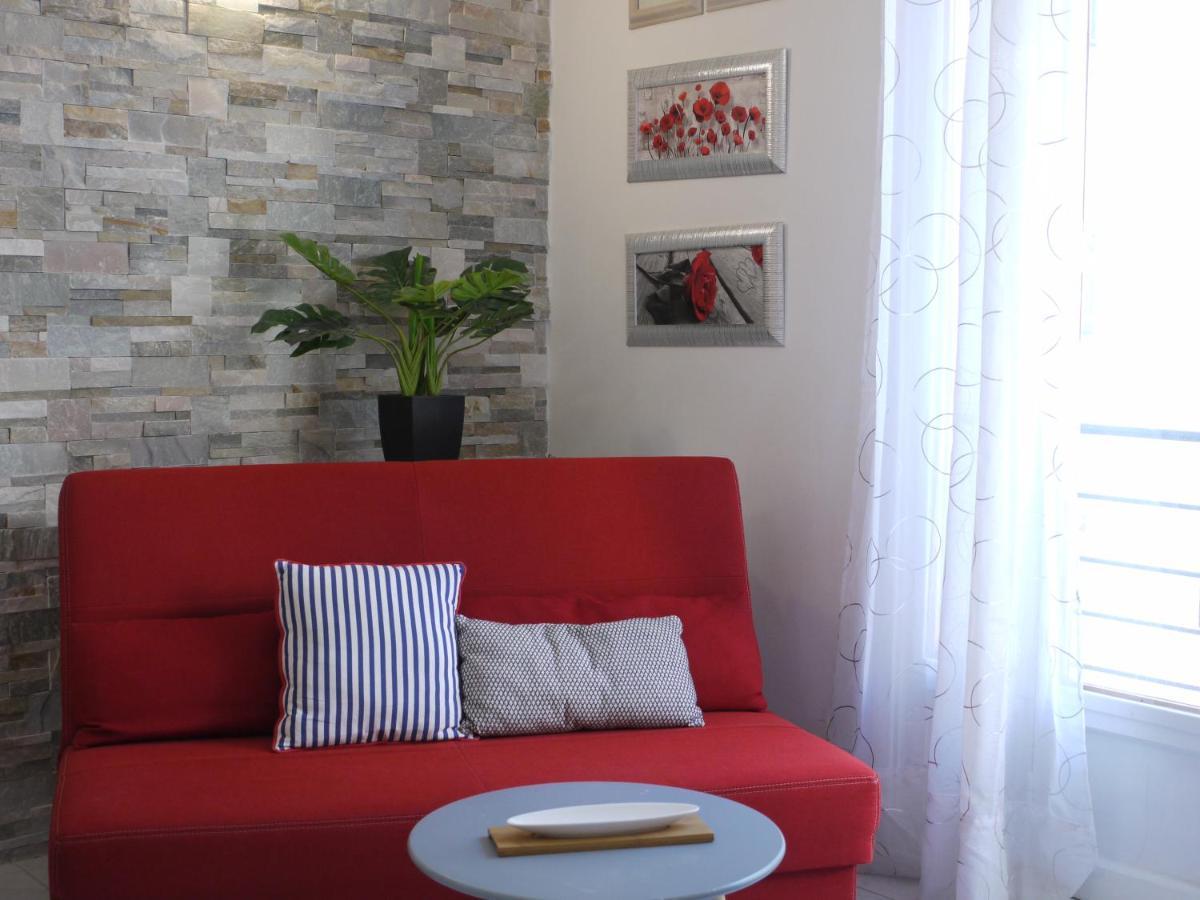 Beach - a modern studio flat in central Nisa Exterior foto