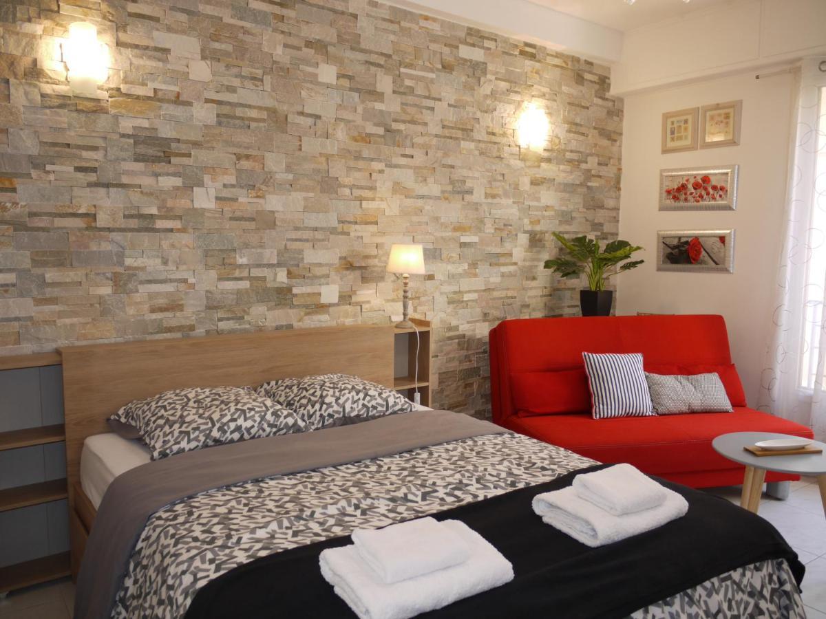 Beach - a modern studio flat in central Nisa Exterior foto