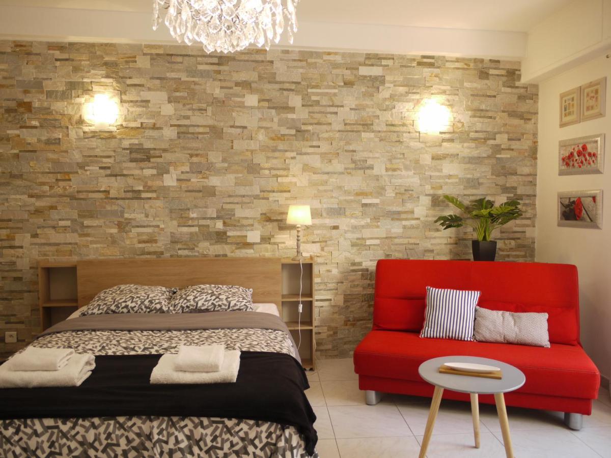 Beach - a modern studio flat in central Nisa Exterior foto